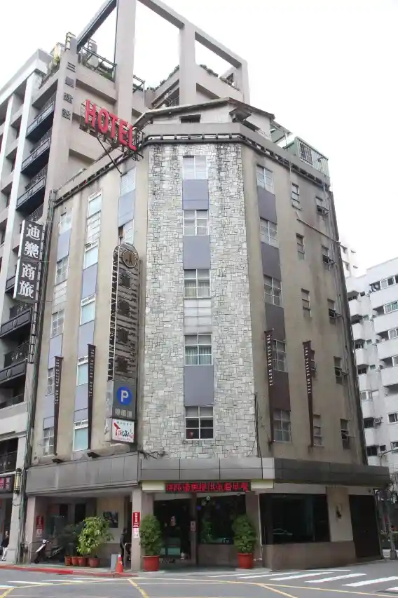 더 딜러 호텔